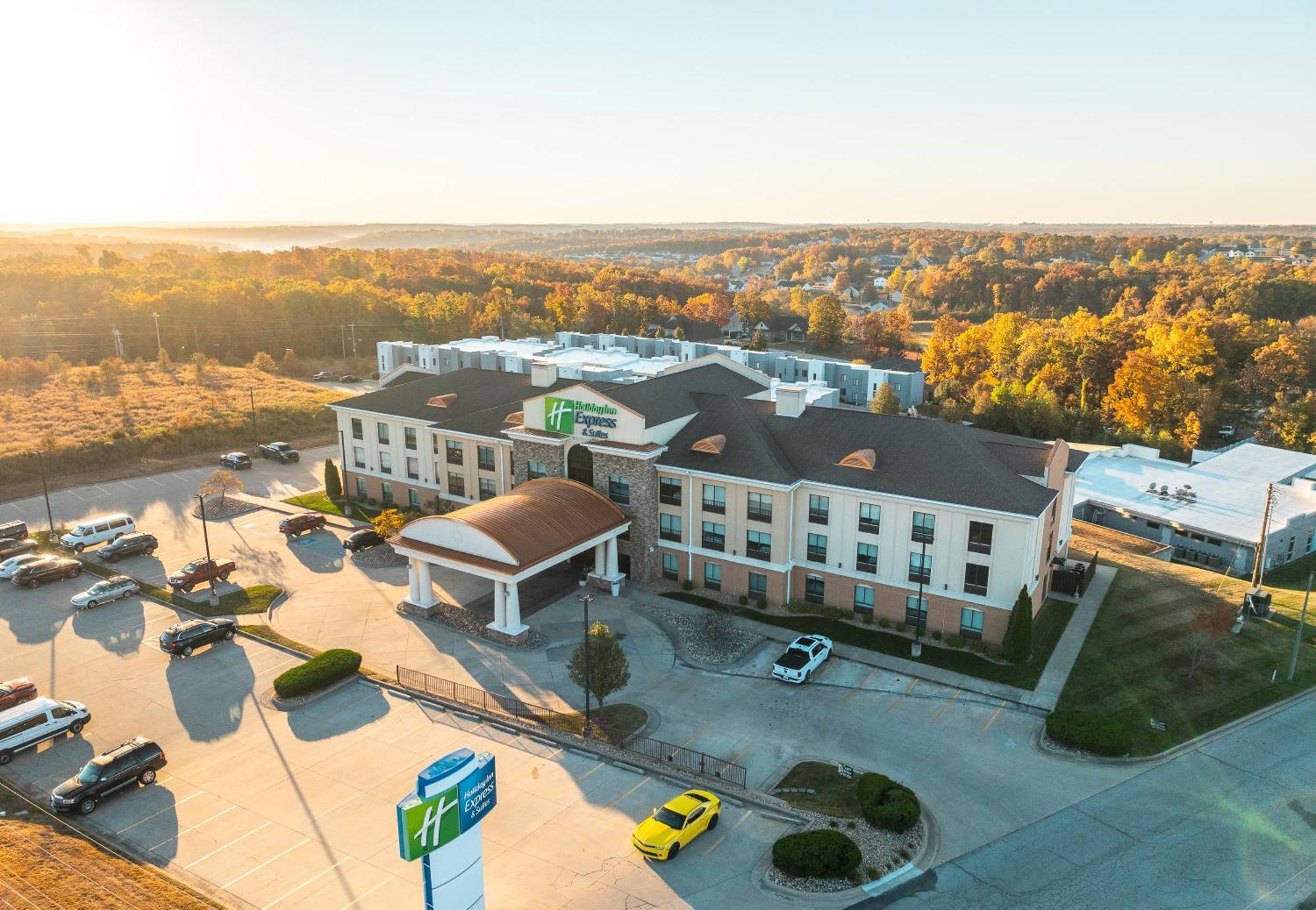 Holiday Inn Express Hotel And Suites Saint Robert By Ihg Exterior photo